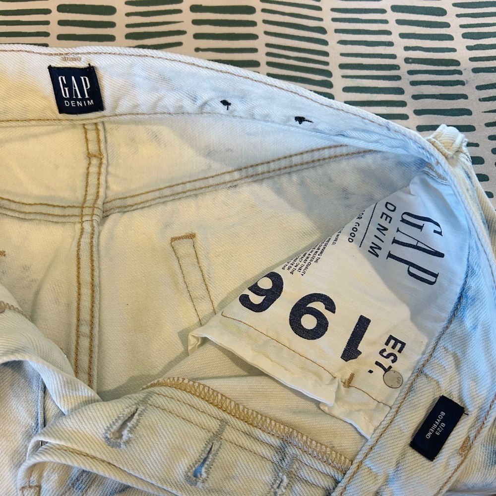 GAP Tie-Dye Denim Jeans

Women’s Size 8 | Raw Hem | Distressed | Cropped - Picture 2 of 9